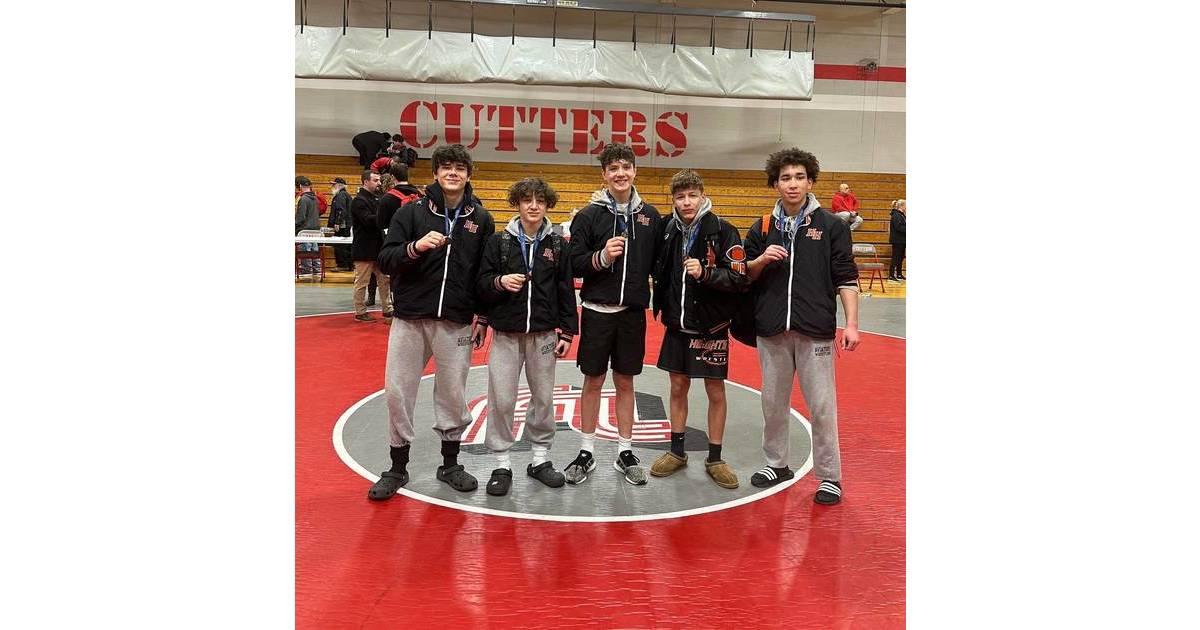 NJSIAA Wrestling Five Hasbrouck Heights Wrestlers Advance To Regionals
