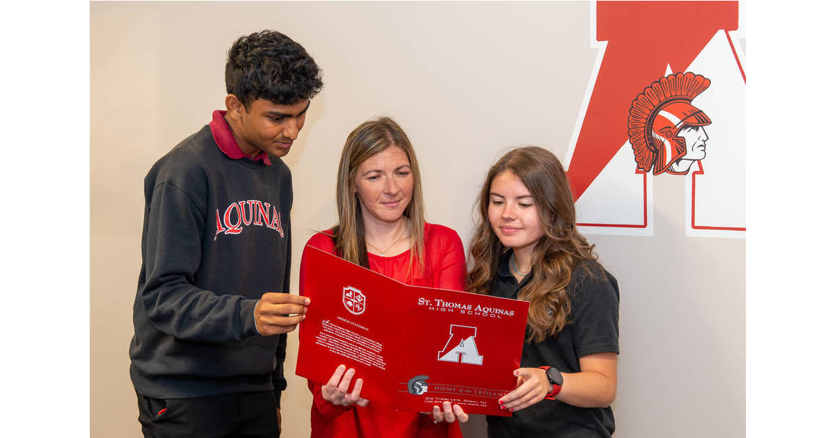 st-thomas-aquinas-students-graduate-with-diploma-and-college-credits