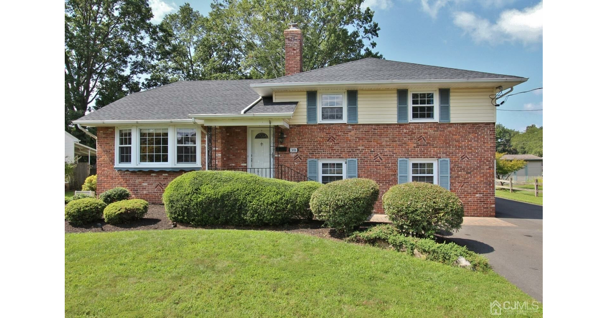 Home of the Week 3006 Norwood Avenue South Plainfield, NJ 07080