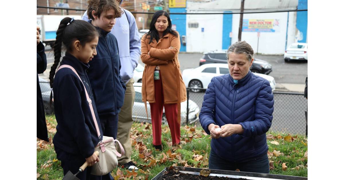 Mabel G. Holmes School No. 5 Students And Staff Start A Garden Club