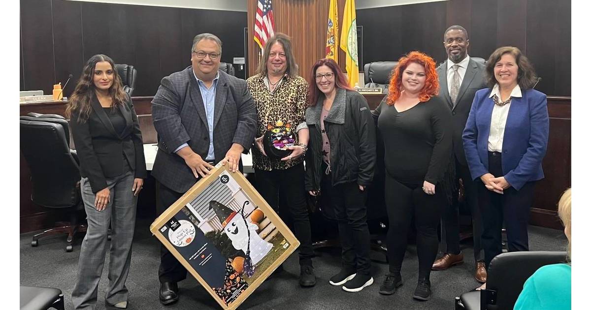 Mt. Laurel Council Honors Spooktacular House Decorating Contest Winners