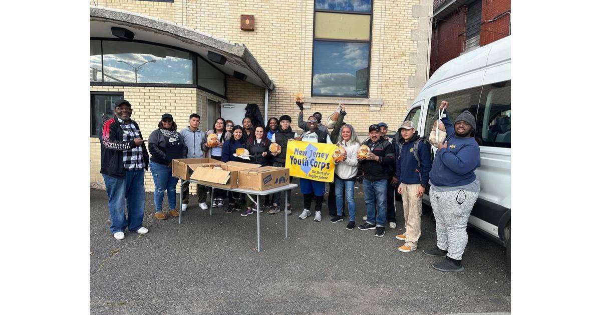 Thanksgiving Event Unites Roselle Community in Gratitude and Generosity