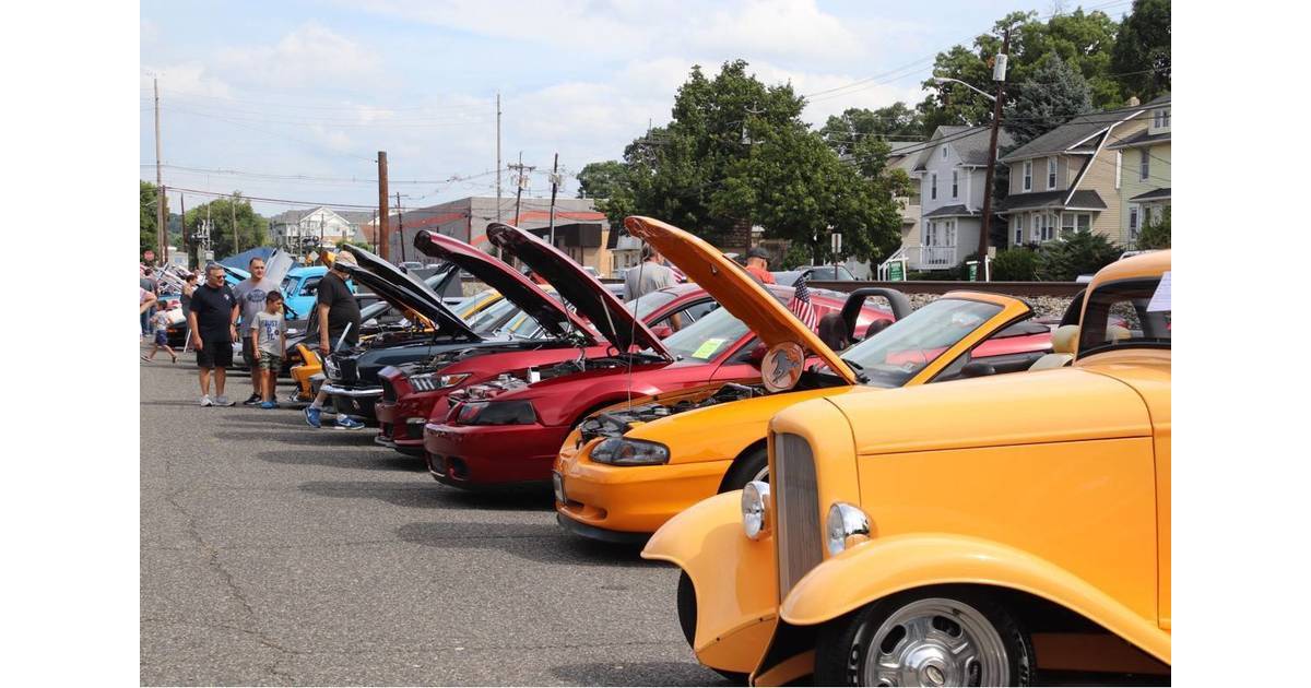 Competition Revved Up at 10th Annual Hawthorne Chamber of Commerce Car