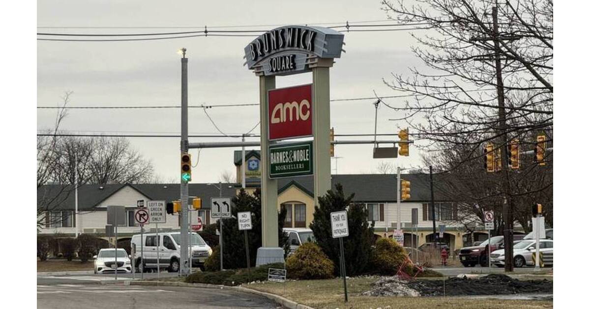 Mall Redevelopment, Ice Rink Opening, and Community Pool Plans Highlight Mayor’s Update