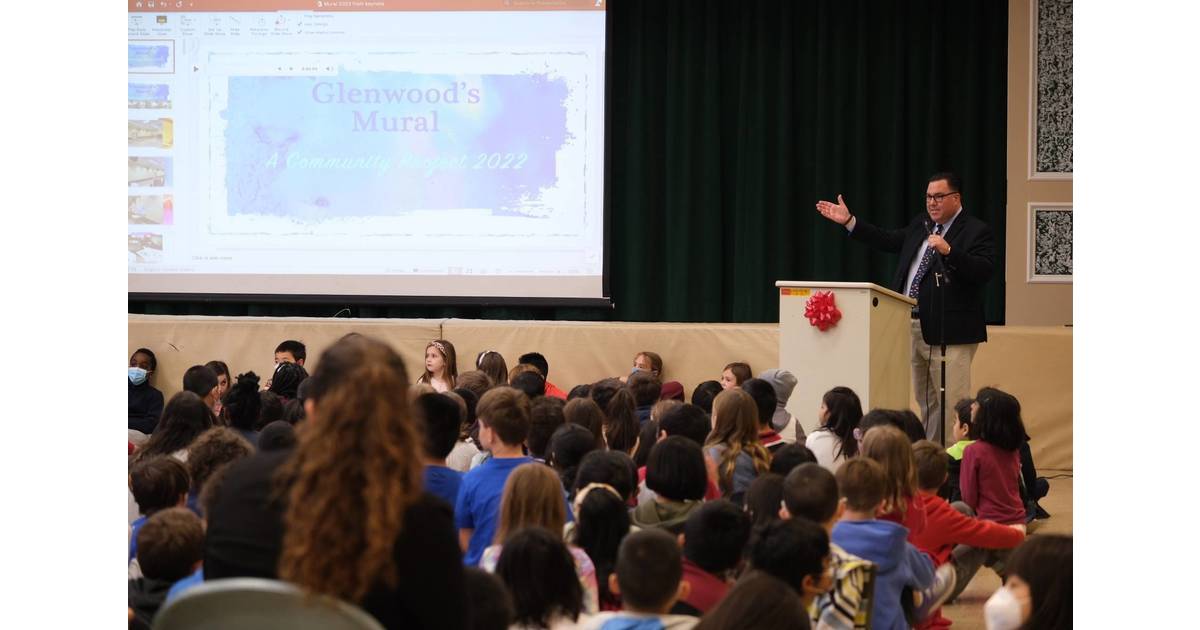 Glenwood Elementary School Hosts RibbonCutting for Mural Painted by