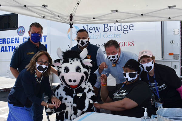 Wow The Cow Gets Vaccinated At Stew Leonards With Patrons Thanks To 