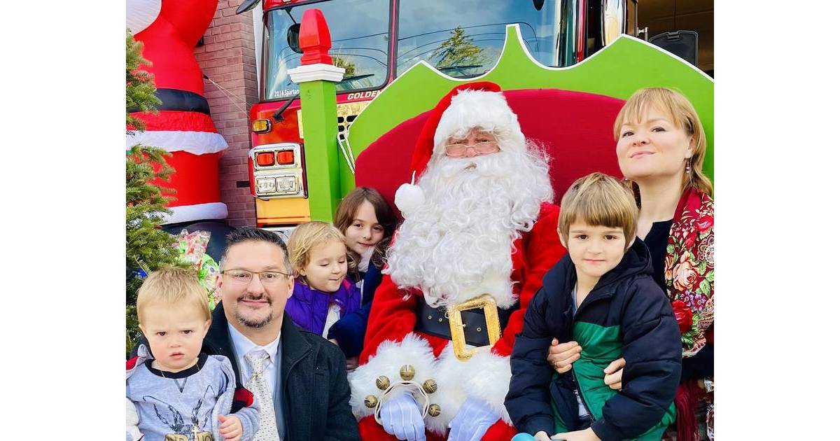 Over 250 Children Turn Out for ‘Curbside with Santa’ at Golden’s Bridge