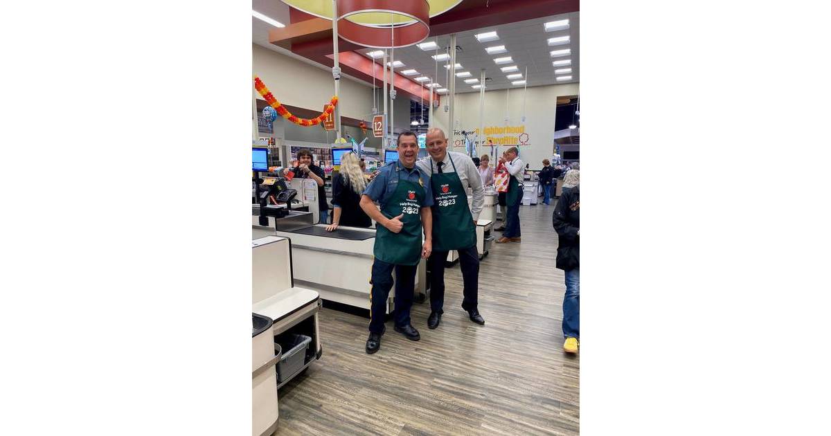 Sparta Police and Officials Bag Groceries at ShopRite Sparta NJ News