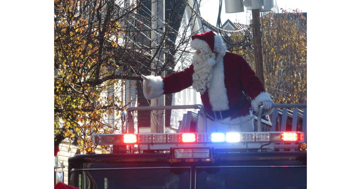 Town of Newton Kicks Off the Holiday Season with a Parade Newton NJ