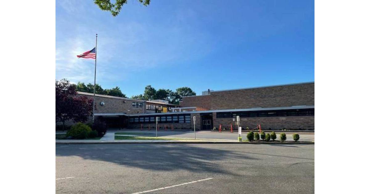 Fair lawn parent objects to progressive flag that was hanging in