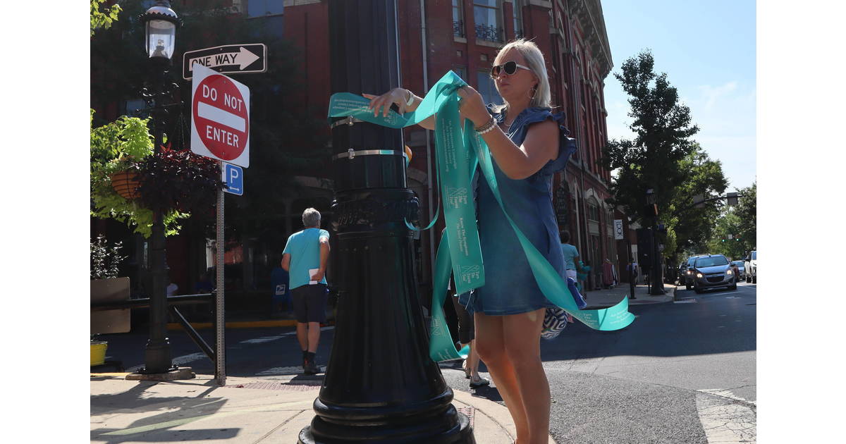 Doylestown Hangs Ribbons to Honor Ovarian Cancer Survivors, Victims