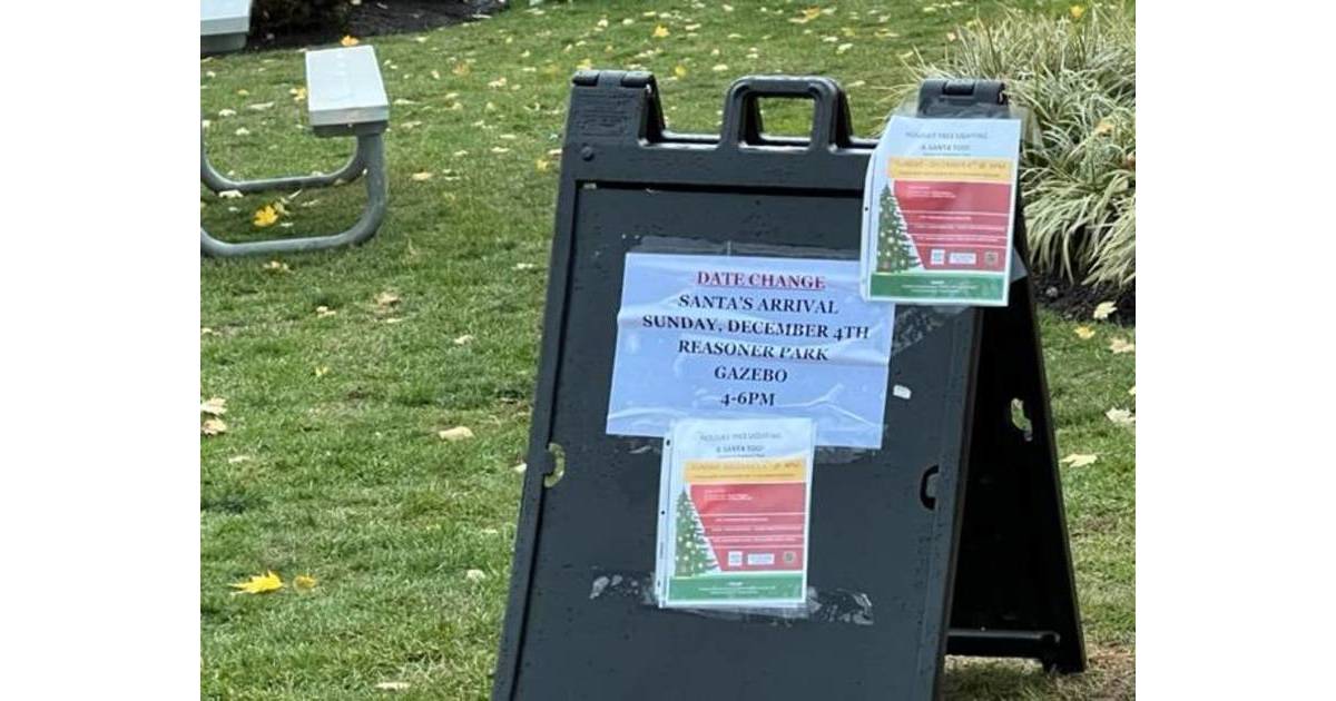 Santa Arrival, Christmas Tree Lighting at Reasoner Park in Chatham