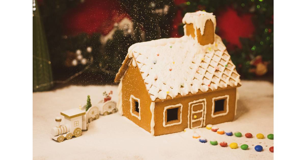 children-s-holiday-crafts-mitten-tree-and-toys-for-tots-at-the-stable