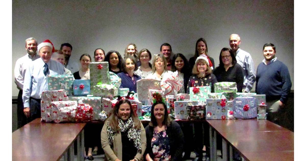 Lindabury Donates Holiday Gifts to the Boys & Girls Club of Union