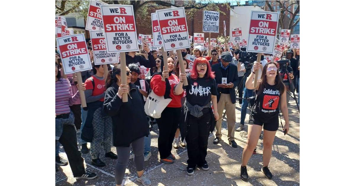 'It Sucks': Rutgers Adjunct Profs Strike for Raises, Benefits, Respect