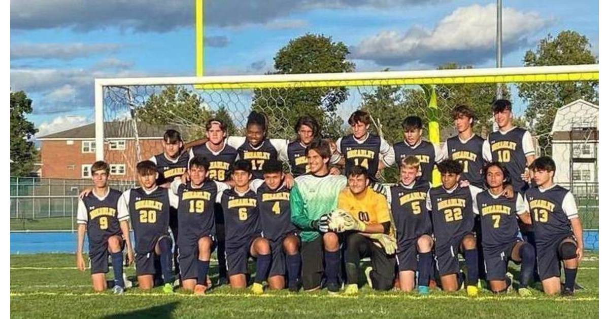 Kenilworth Recap Undefeated Bears, Communitywide Garage Sale