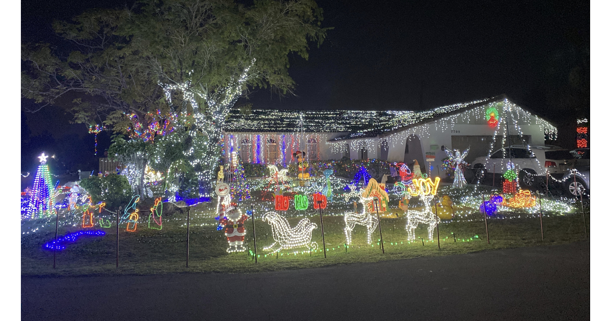 Here’s 26 Homes with Holiday Lights to See in Coral Springs Coral