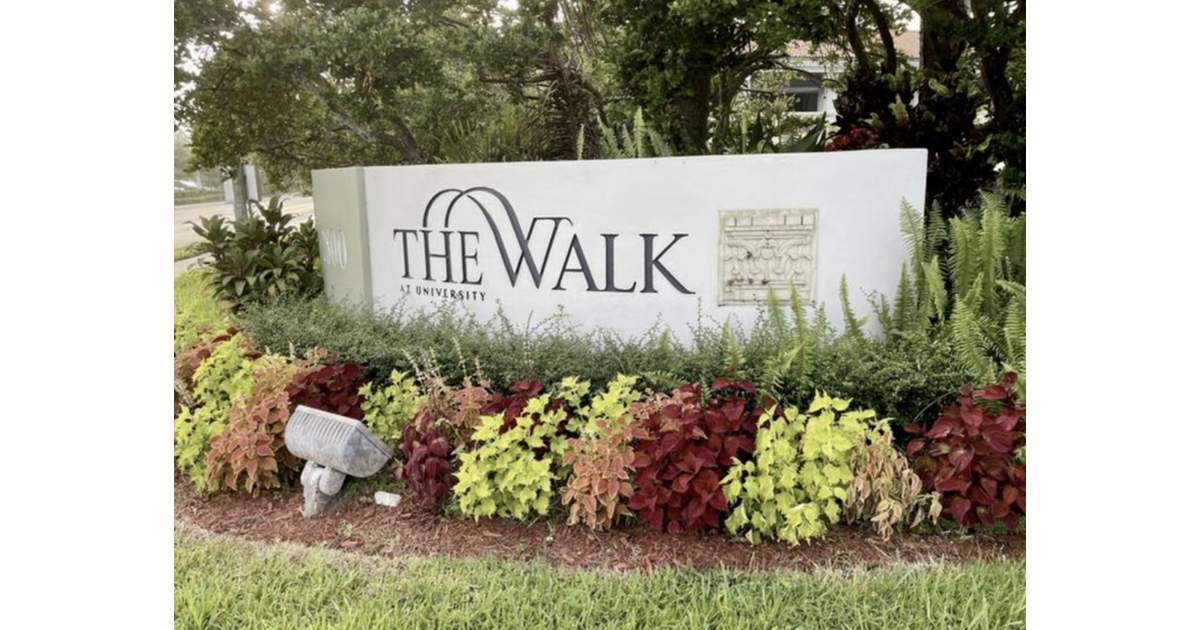 Big Bus Toy Express Stopping at The Walk of Coral Springs on Friday