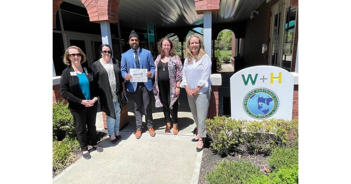 Wardlaw+Hartridge Student Receives DAR Good Citizen Award Plainfield