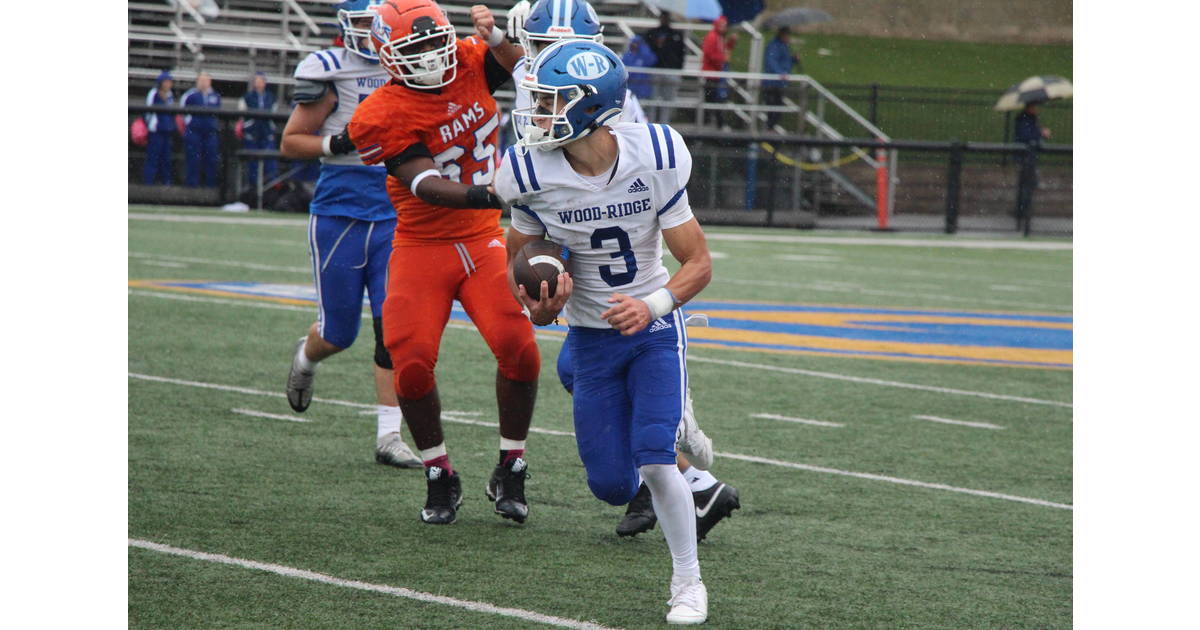 HS Football Masucci Leads WoodRidge Past Lodi, 440 Hasbrouck