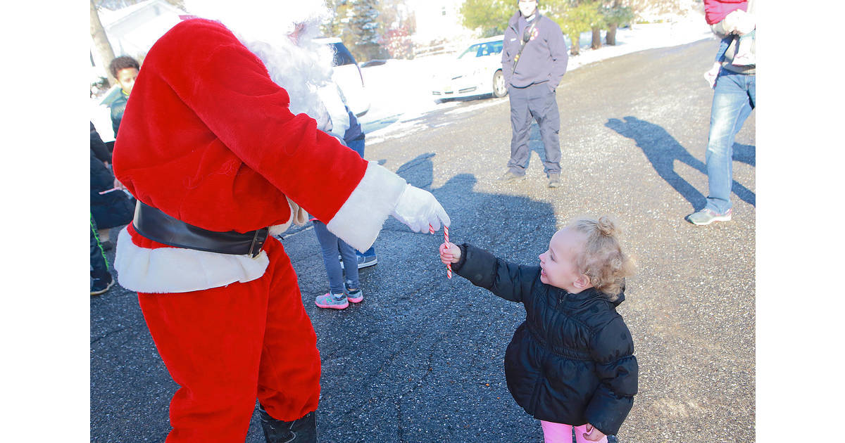 Yorktown Heights Volunteers Make Candy Cane Run Yorktown, NY News TAPinto