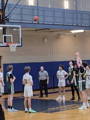 Carousel image 3db50b382f6c49a44adc 0101 rnh b2 sports photo   boys basketball 1