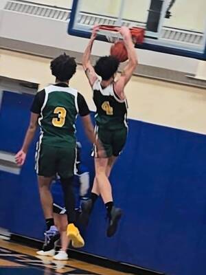 Carousel image b5ee081bc0eb678da824 0129 rnh a7 sports photo   boys basketball 1