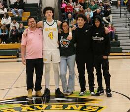 Carousel image d8b30ff89f08020106e2 0226 rnh b2 sports photo   basketball senior night 1