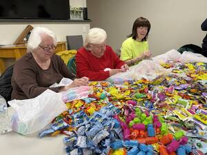 Carousel image c6edab80409967ddcf6a 0402 rnh a1 siderail article photo   easter egg hunt preview 3