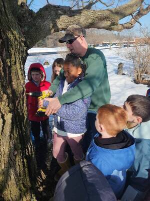 Carousel image c9e336cf75cc8bf44065 0416 rnh a7 learning in our schools photo   maple syrup 7