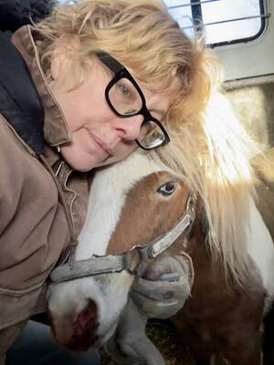 Carousel image clone 1731189 307e06e54f4e9bee414a 0423rnha5columnphotohorsesofunbridled1