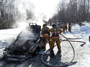 Carousel image 9eb252ab41a5727be2ec 05 26blot car fire niverville fd