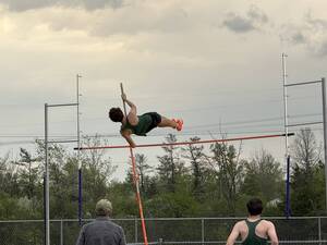 Carousel image e5cb0e368afe0e6bd803 0514 rnh b2 sports photo   track and field 5