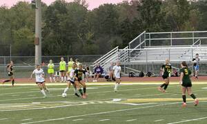 Carousel image d30bc6e6b79181872bfd 0925 rnh b1 sports photo   girls  soccer 1