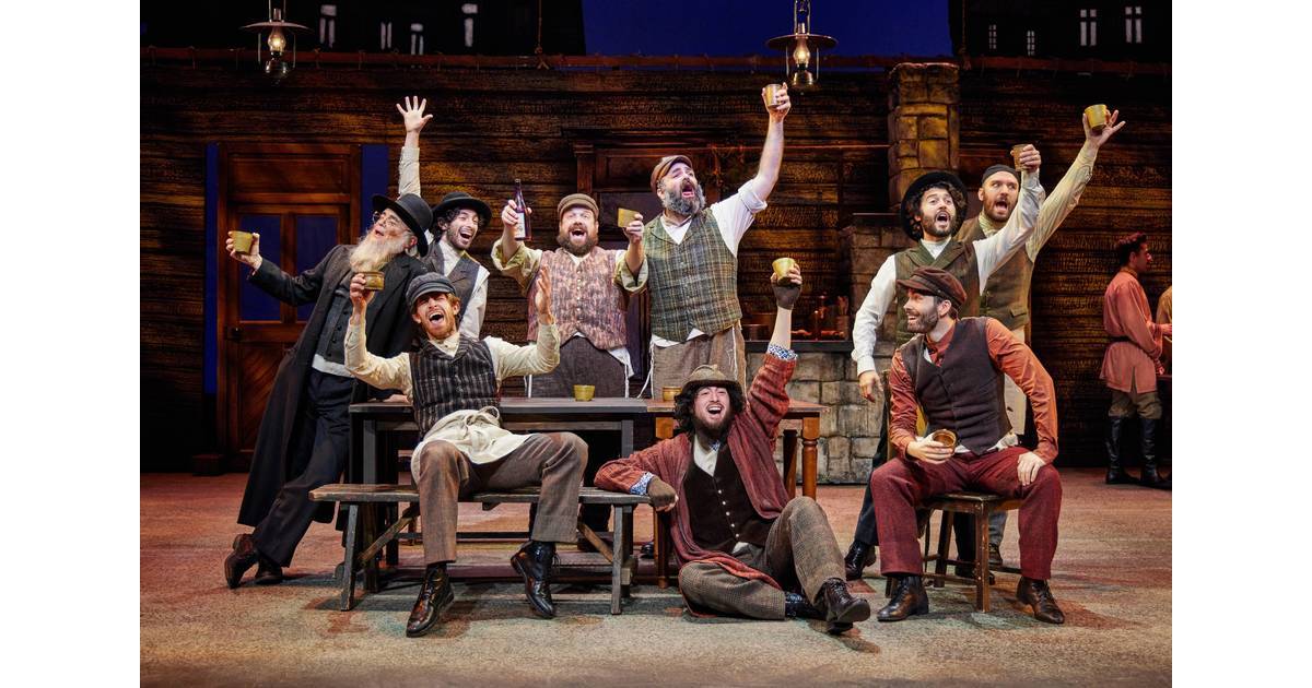 Paper Mill’s ‘Fiddler on the Roof’ Provides Gripping Story for the