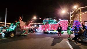 Carousel image ec18d6abc0287fac5040 10 18 granville lighted tractor parade pic