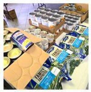 Carousel image 91f8b53996baa2502abf 12 26comm food distribution