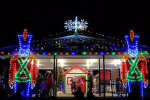 Carousel image a4487d28cafddc541663 12 6 geanville tree lighting pre story pic edited