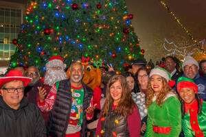 Carousel image e04d86ee1c13eb00c7c2 12042024 christmas tree