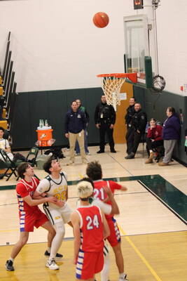Carousel image f3d890b8971a685fae1d 1211 rnh b2 sports photo   boys basketball with 1 pic