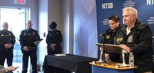 Carousel image 5efc672ca17af1043d11 16 25news ntsb press conference 06