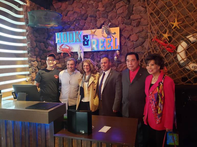 Hook and Reel Cajun Restaurant Celebrates Grand Opening in West Orange