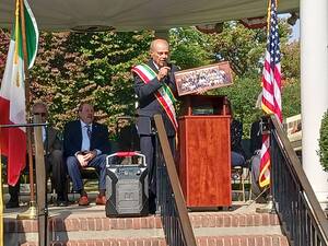 Carousel image 4a6d8d ene annotti olumbus ay