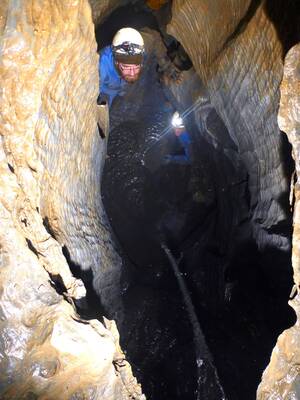 Carousel image 795c0ab8850c82a3747c 20 26blot merlins cave  first drop looking down
