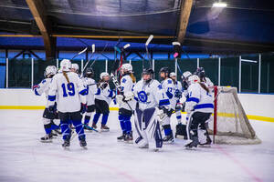 Carousel image d51927 estfield girls hockey