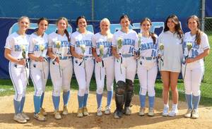 Carousel image a0d842 parta igh chool varsity softball seniors
