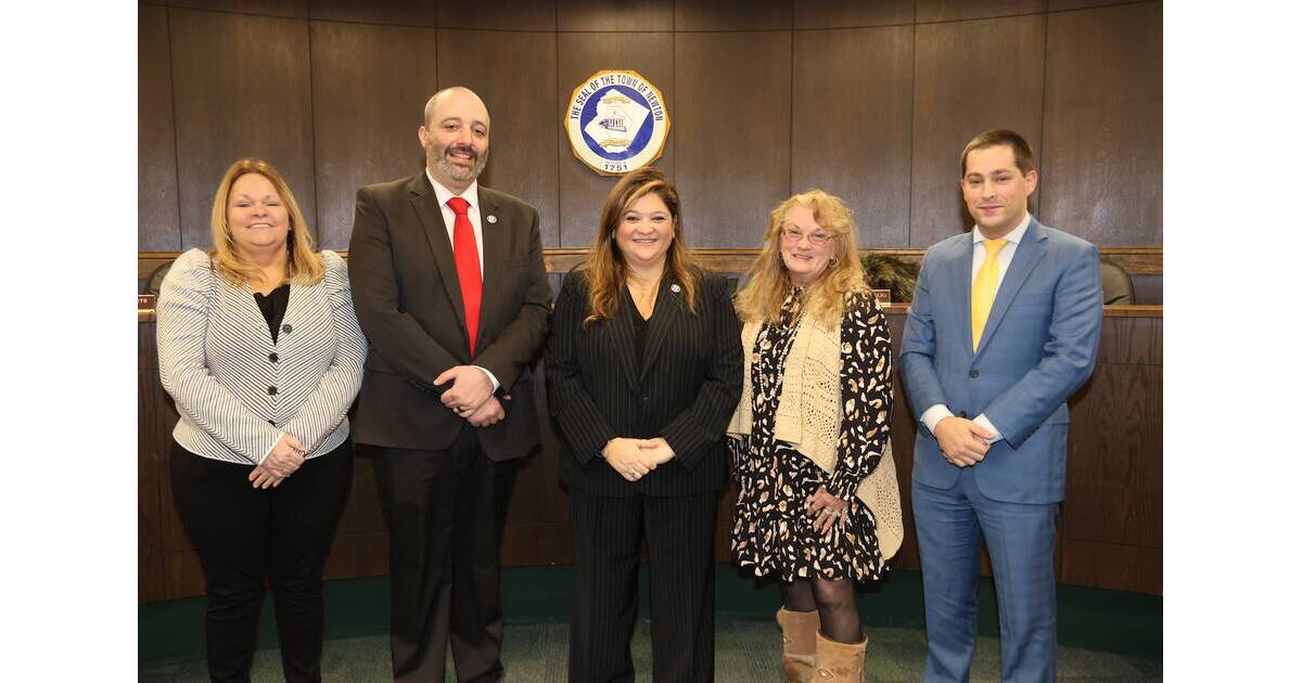 Town of Newton Council Names 2025 Mayor Deputy Mayor at Annual