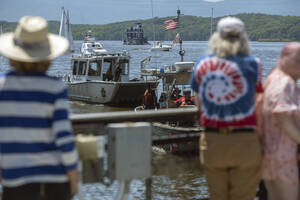 Carousel image be52cddd733f5ad5fa69 23 24news hudson lighthouse boat parade photo 1 scaled