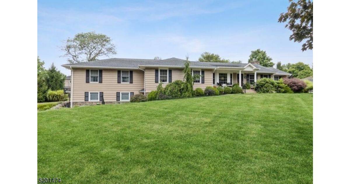 Home of the Week 30 Old Farmhouse Rd Long Hill Twp., NJ 07946 North