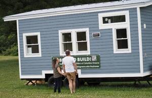 Carousel image 4be2d5975997a0d9a906 32 24news tiny house with people